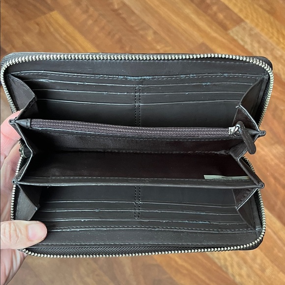 Vintage Coach Beige and Dark Brown Zip Wallet - Picture 9 of 16